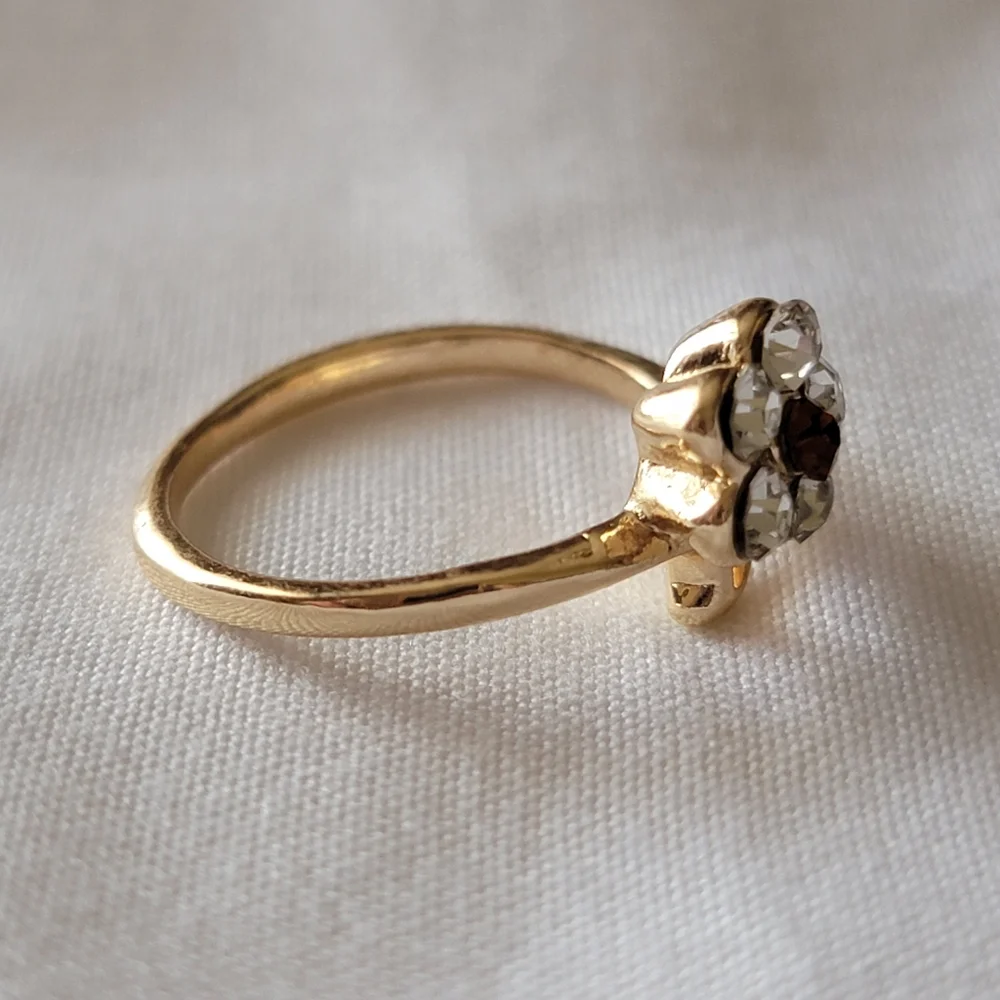 Flower Ring Gold Tone Rhinestone Gem